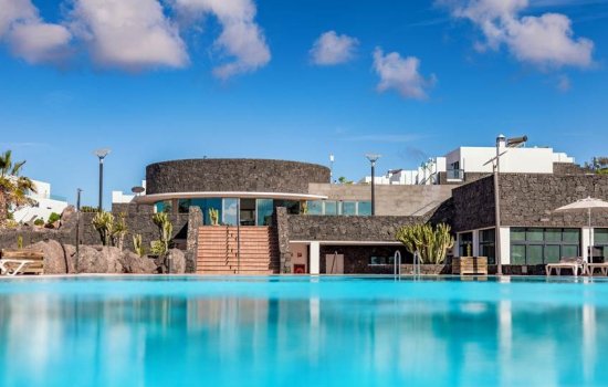 🌞 Half-Term Family Escape to Lanzarote – From Just £1,519 for a Family of 4! 🌞