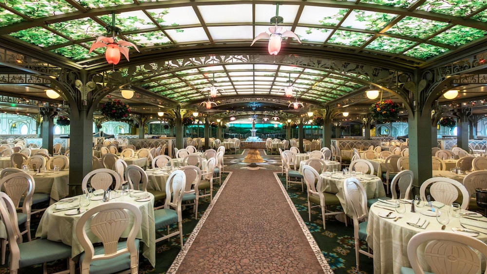 Rotational dining aboard Disney Dream