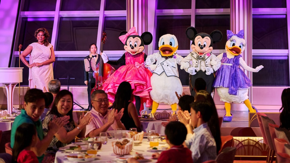 Hollywood Spotlight Club on Disney Adventure