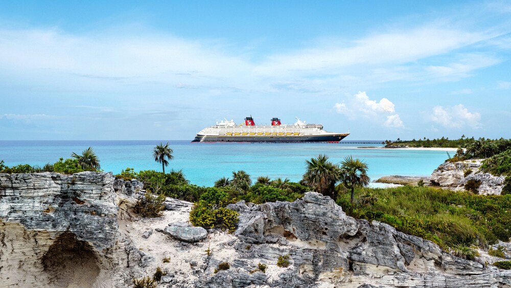 Bahamas beach at Disney Lookout Cay